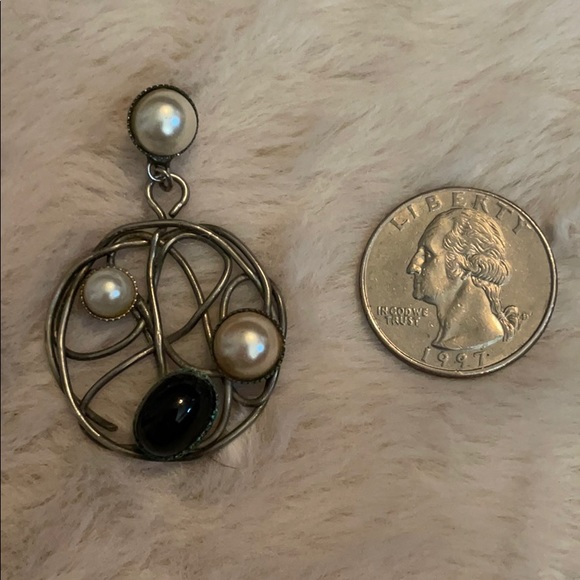 Vintage pearl post dangle earrings - Picture 2 of 2